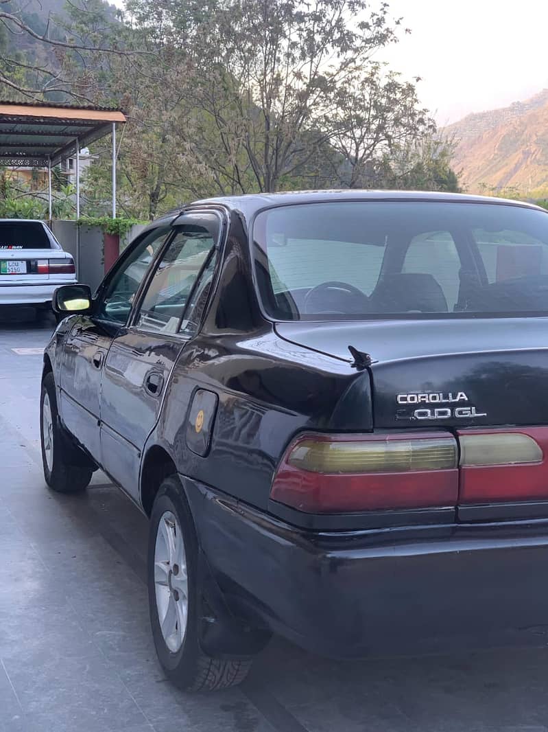 Toyota Corolla 20D 2000 model 2