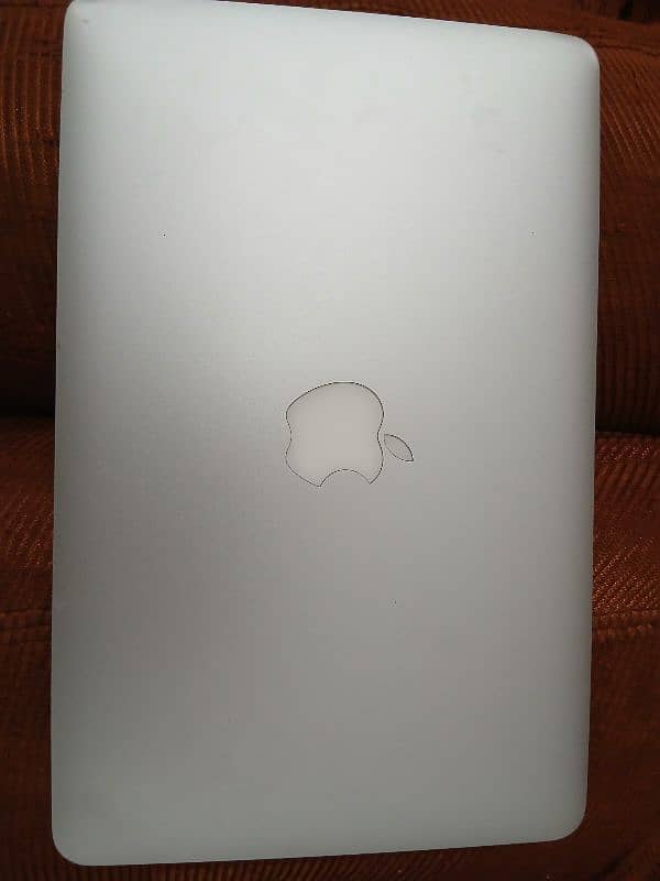 MacBook Air 2015 with brand new Charger 0