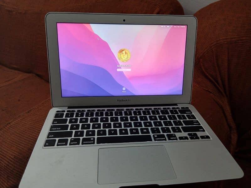 MacBook Air 2015 with brand new Charger 4