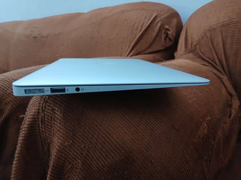 MacBook Air 2015 with brand new Charger 6