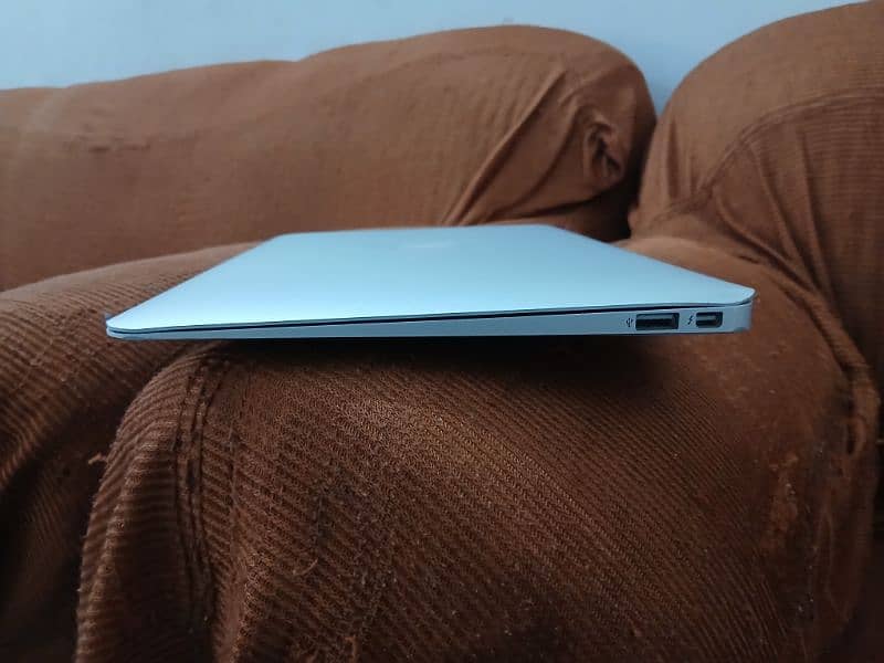 MacBook Air 2015 with brand new Charger 7