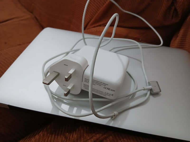 MacBook Air 2015 with brand new Charger 8