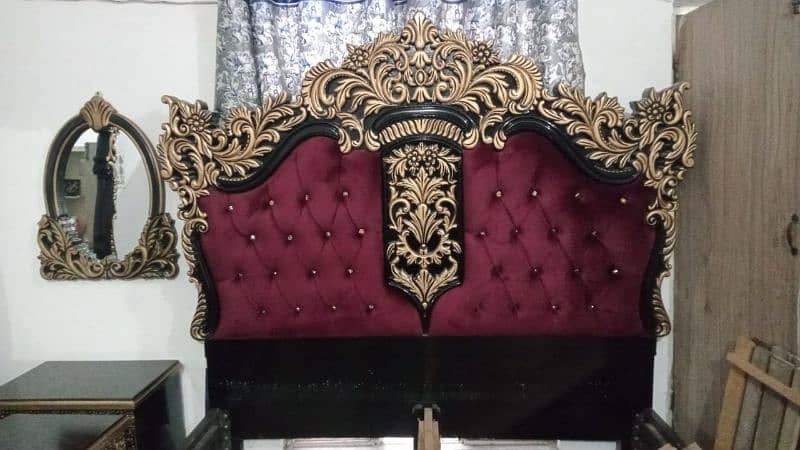 Room furniture bed set condition 10/9.5 4
