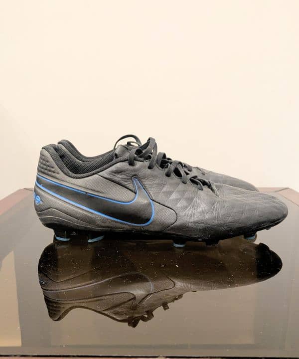 Nike Tiempo Football shoes studs sports shoes sneakers in good conditi 0