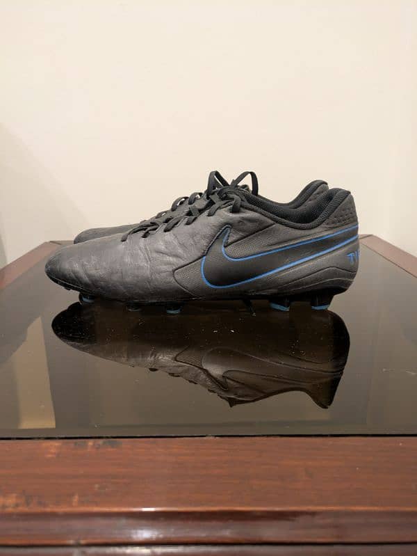 Nike Tiempo Football shoes studs sports shoes sneakers in good conditi 1