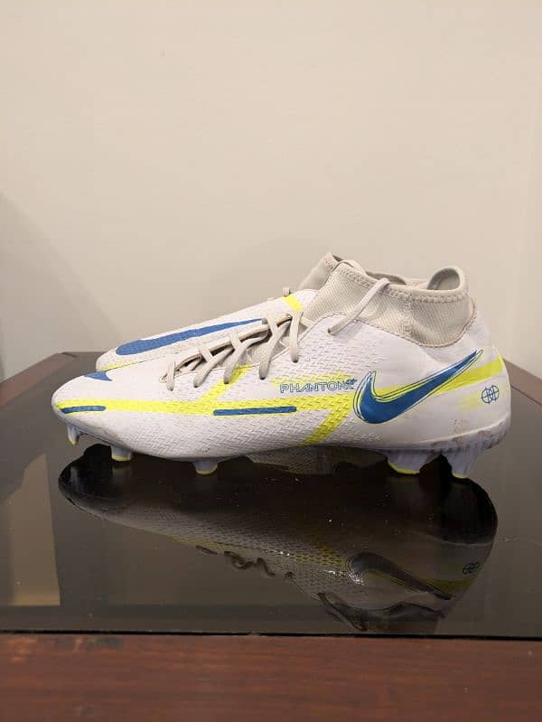 Nike Football shoes studs sports shoes sneakers in mint conditio 0