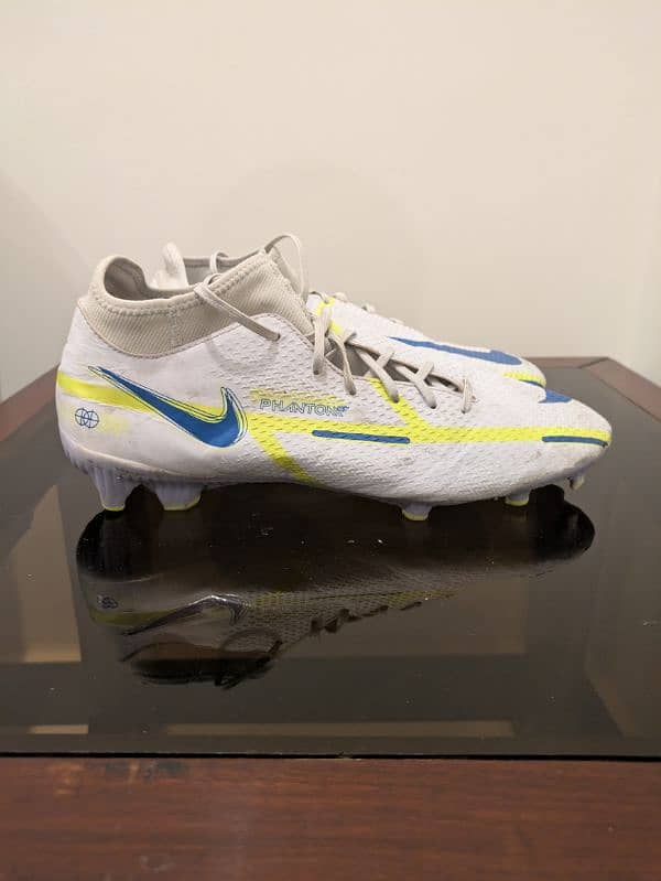 Nike Football shoes studs sports shoes sneakers in mint conditio 1