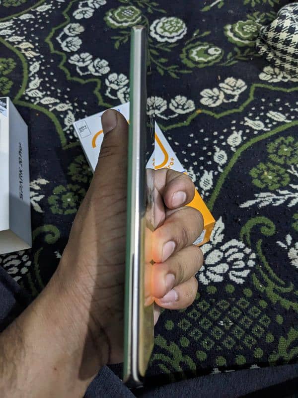 Tecno Spark 20 pro plus 2