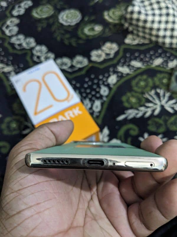 Tecno Spark 20 pro plus 4