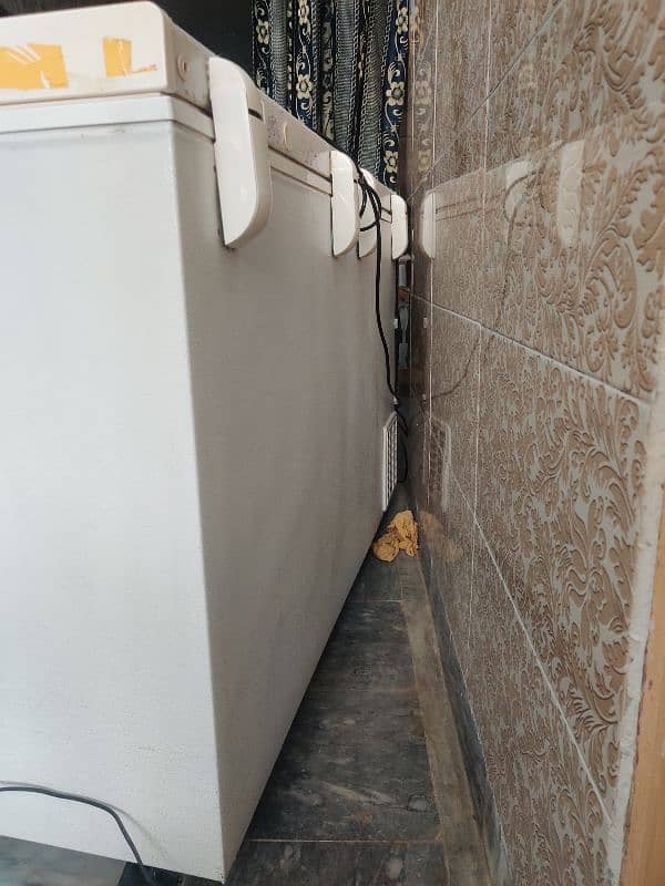 Large Deep Freezer in Good Working Condition – Urgent Sale 1