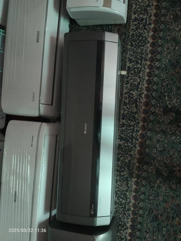 DC inverters 12
