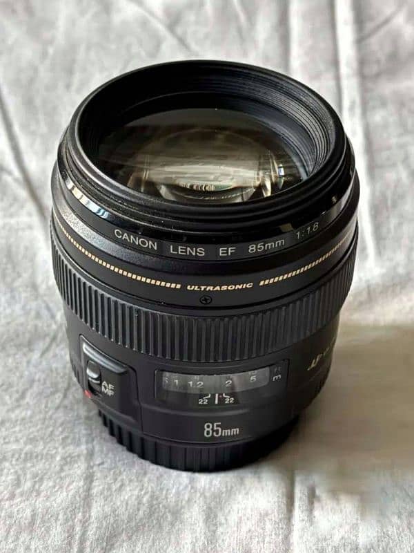 Canon 85mm f1.8 prime lens argent saile 2