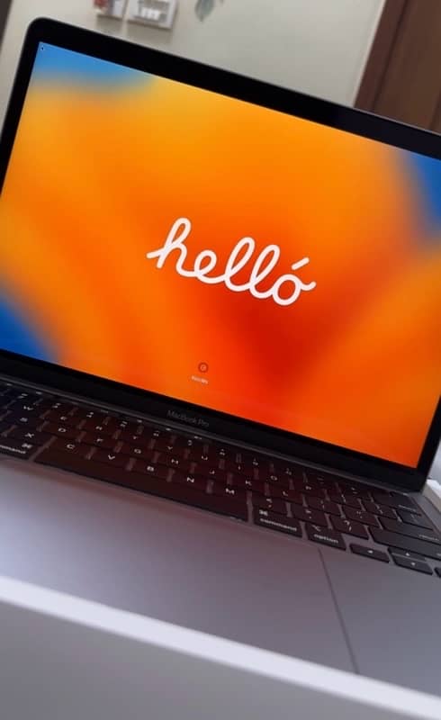 MacBook Pro M2 13 Inches 0