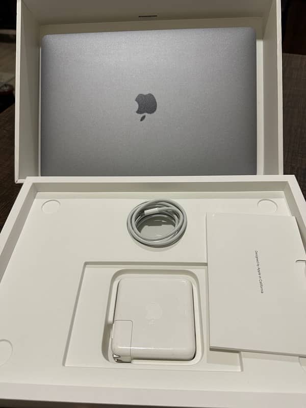 MacBook Pro M2 13 Inches 4