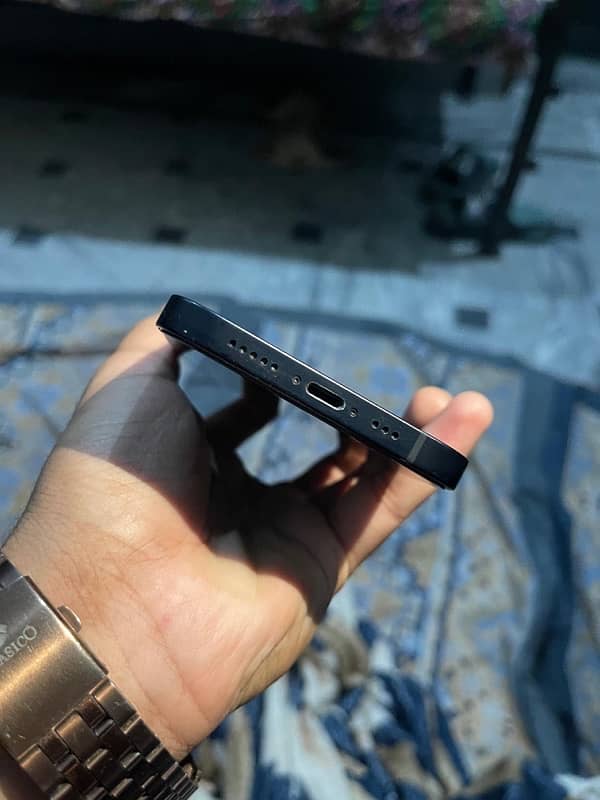 IPHONE 12 wth box no replace 0