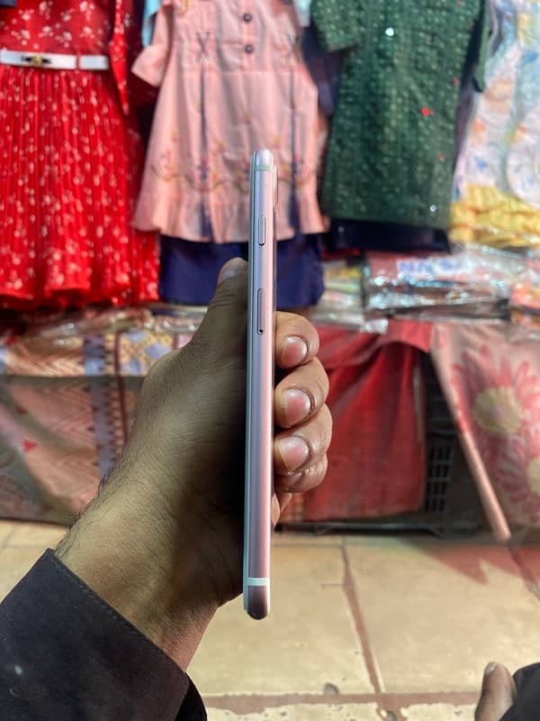 7 plus  32 gb with 100 health new  battery non pta 0