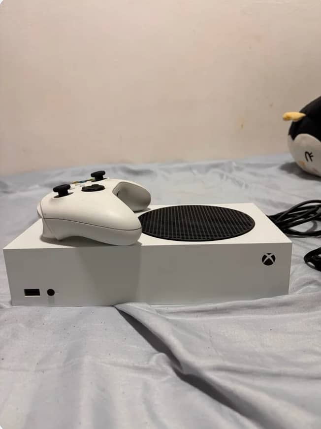 XBOX Series S  with box and all acessories | Lahore/Sahiwal/Multan 1