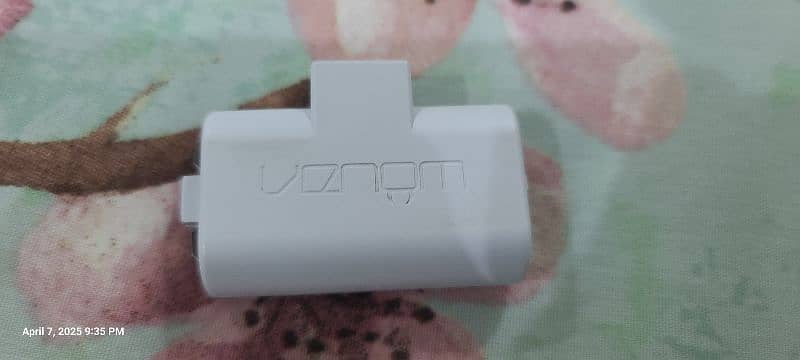 VENOM RECHARGEABLE BATTERY FOR XBOX SERIES S/X CONTROLLER 1