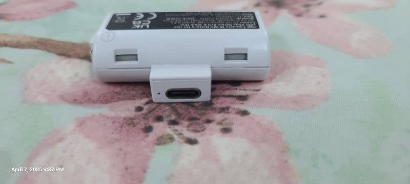 VENOM RECHARGEABLE BATTERY FOR XBOX SERIES S/X CONTROLLER 4