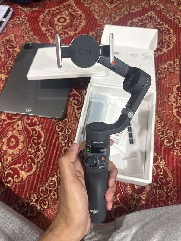 dji osmo 6 gimble stablaizer new model 10/10 condition. 4