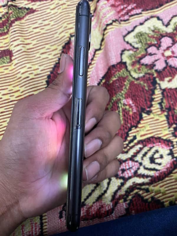 iPhone x 256 GB memory pta approved scratch less 4