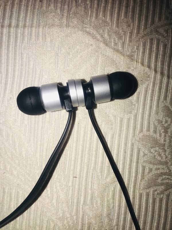 wireless Bluetooth headfree 1