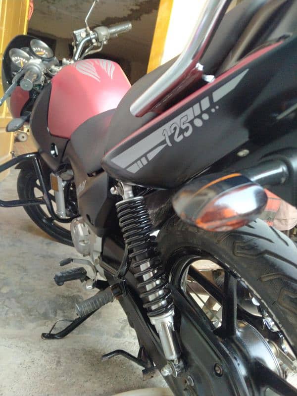 Yamaha YBR 125 6