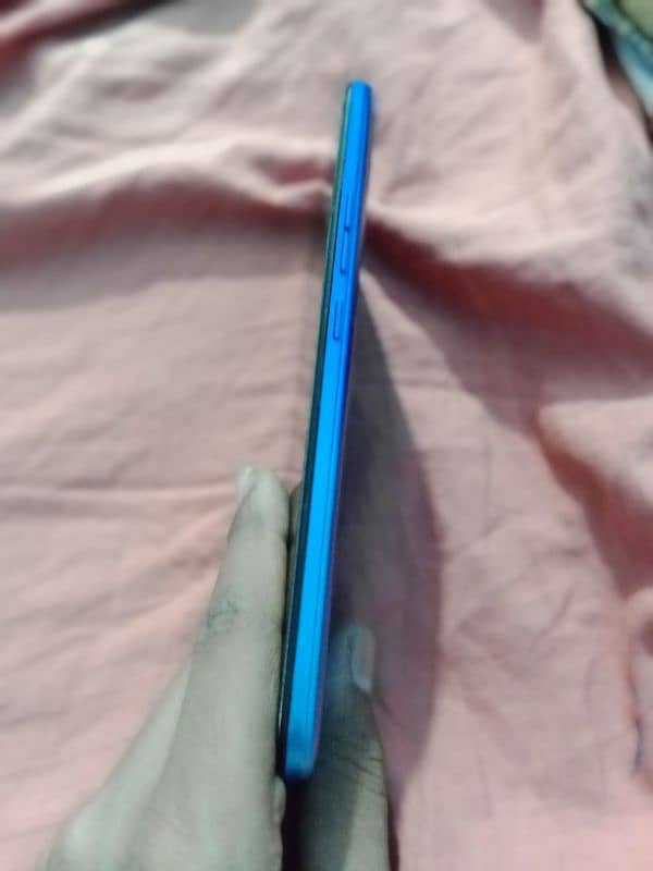 Techno Spark 4 Lite 2/32 3