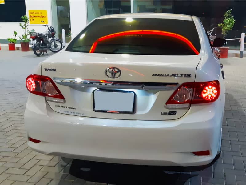 Lush Toyota Corolla Altis 1.6 SR Cruistonic 1