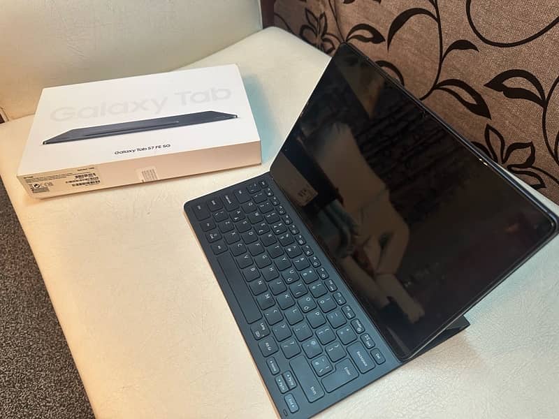 Samsung S7 fe 5G with genuine Samsung keyboard 0