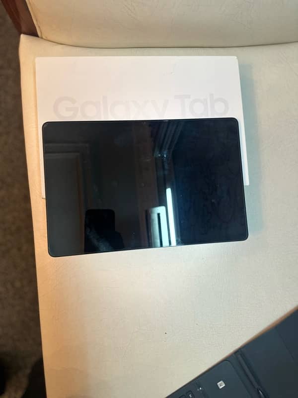 Samsung S7 fe 5G with genuine Samsung keyboard 2