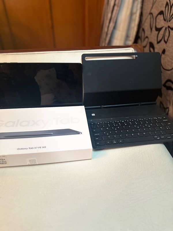 Samsung S7 fe 5G with genuine Samsung keyboard 5