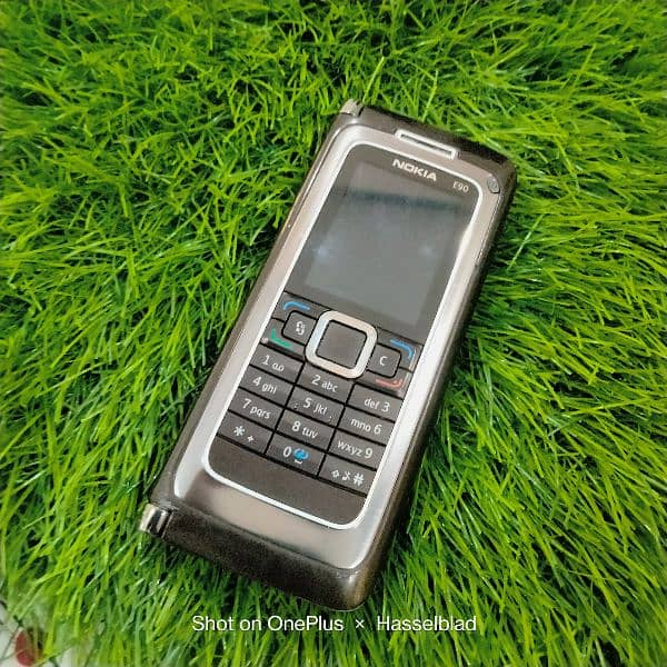 Nokia E90 cammunicator 1