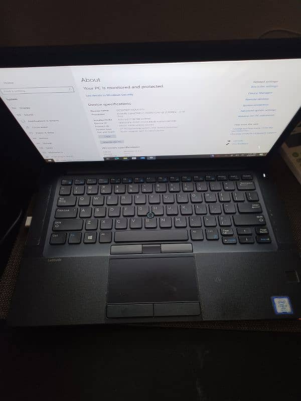 Dell latitude 7480 I7 7th generation 8Gb RAM 256gb SSD 2