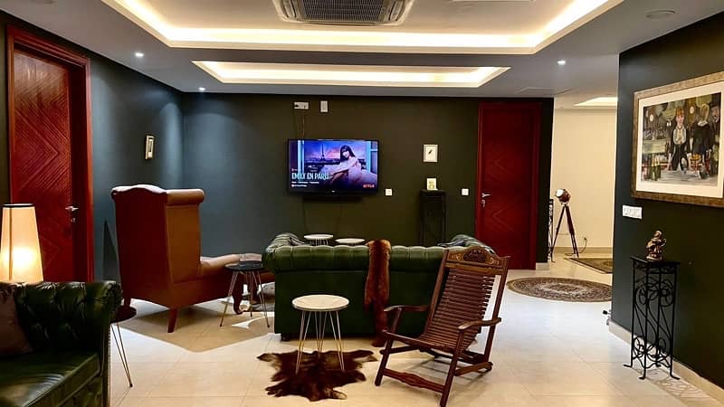 Gold crest Mall apartment daily weekly available 1