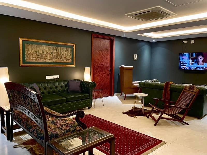Gold crest Mall apartment daily weekly available 7