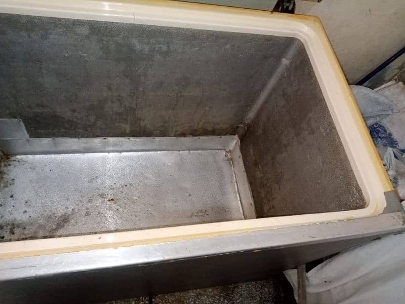 Chill Cooling Freezer in a Good Shape Available 1