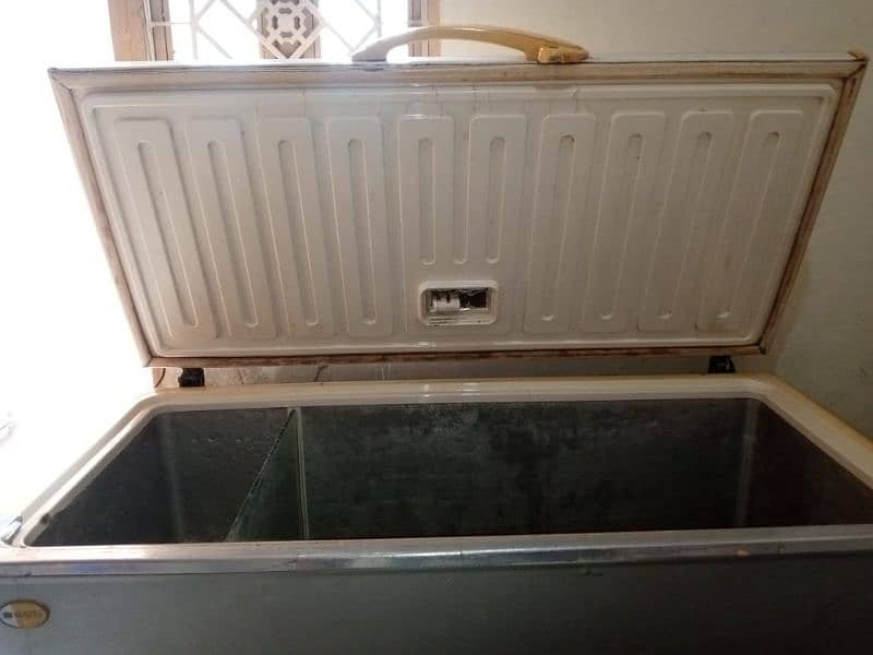 Chill Cooling Freezer in a Good Shape Available 7