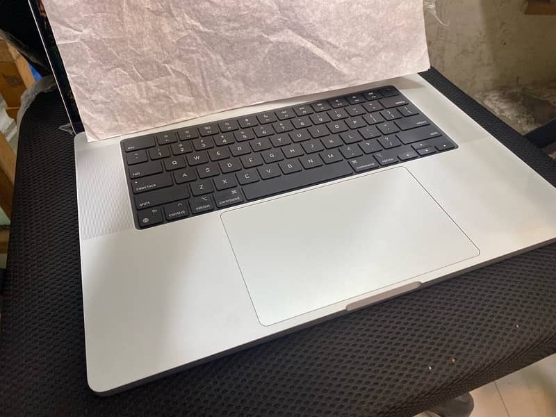 10/10 Macbook m1 Pro 16 inch 16 gb 512 gb 3