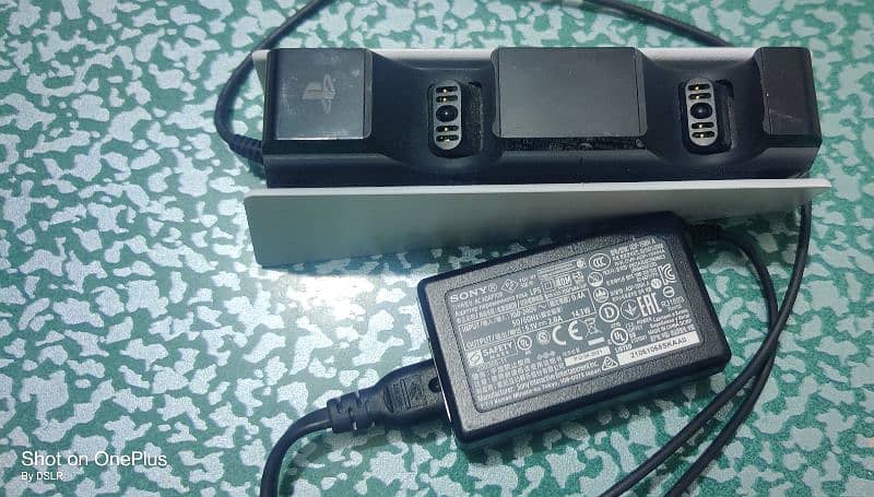 PS5 CHARGING DOCK STATION 1