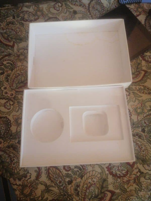 iPad Air 16GB With Box 5