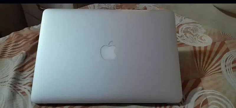 MacBook air 2015 8/128 5