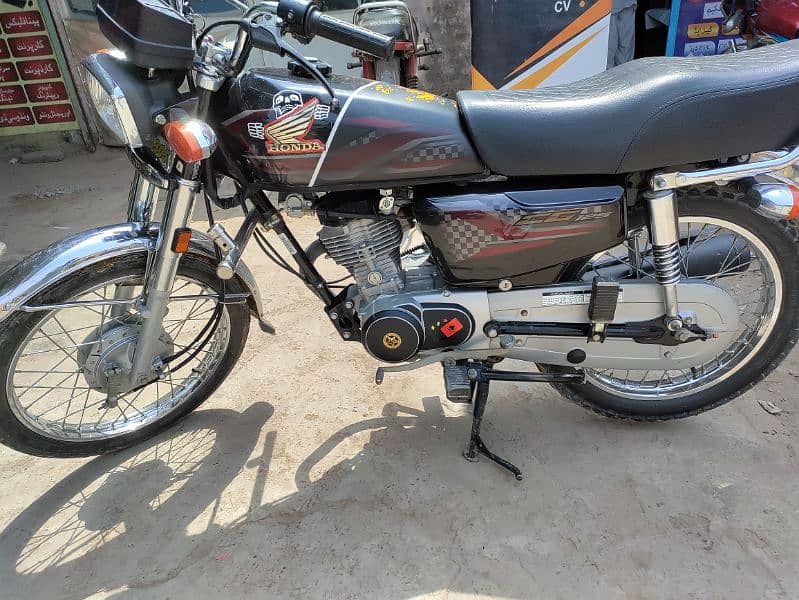Honda CG 125 BLACK COLOR 0