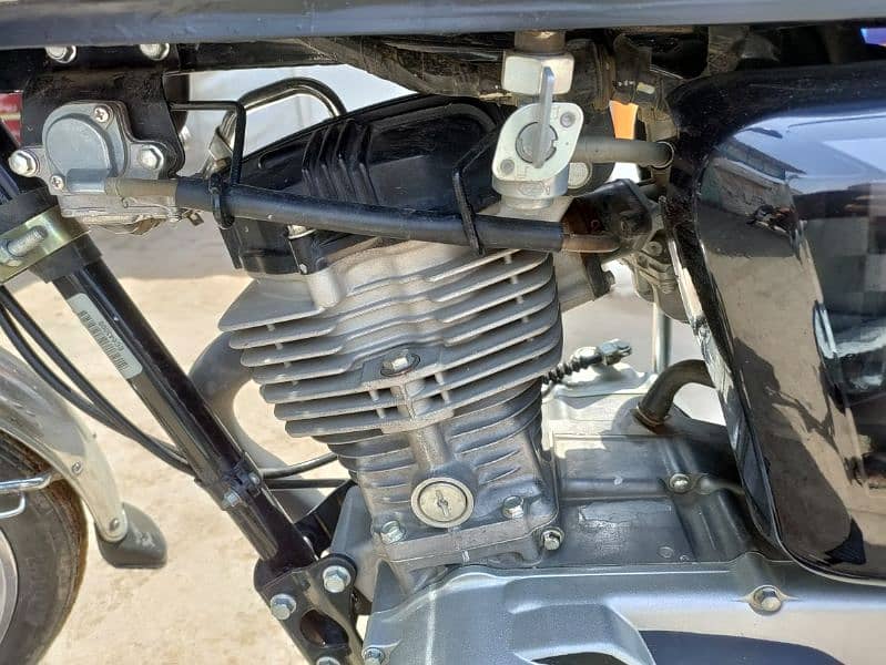 Honda CG 125 BLACK COLOR 5