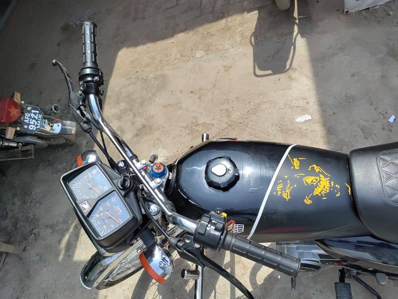 Honda CG 125 BLACK COLOR 8