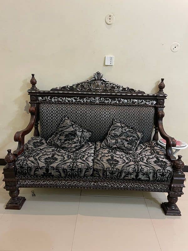 sofas. . . . 0