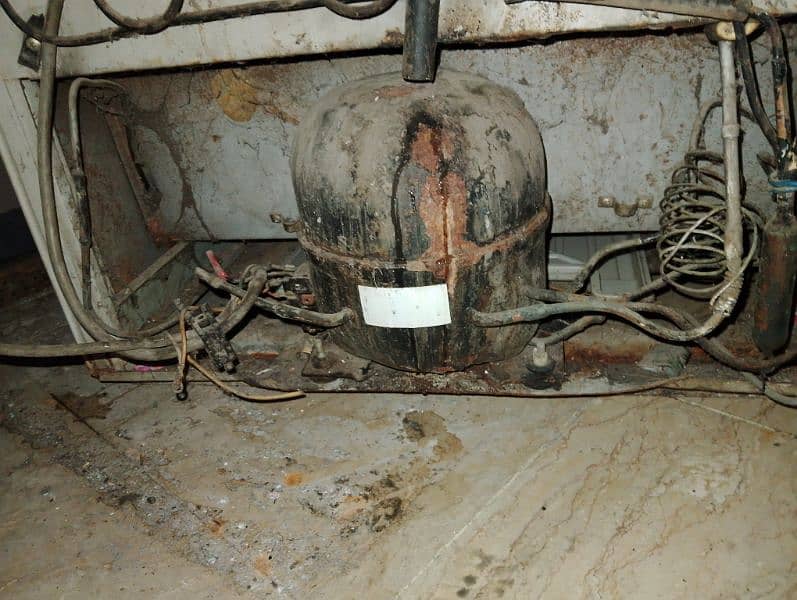 Dawlence fridge in good condition 2