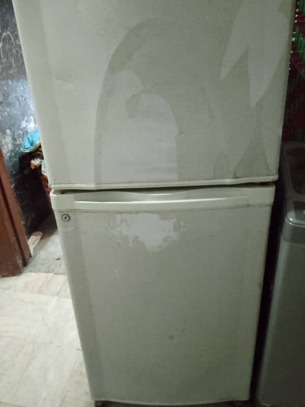 Dawlence fridge in good condition 8