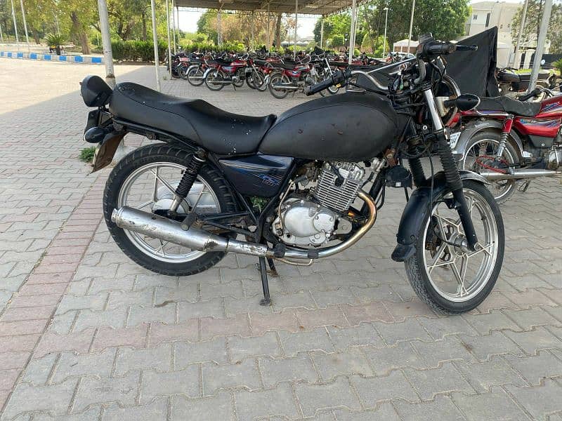 Suzuki GS 150  SE Model 2016 | Suzuki In Bikes | Total Genuine 3