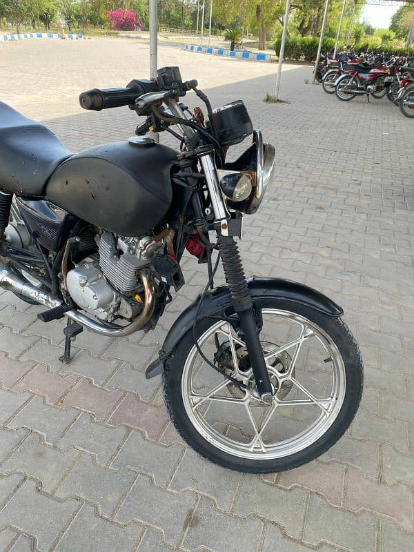 Suzuki GS 150  SE Model 2016 | Suzuki In Bikes | Total Genuine 6